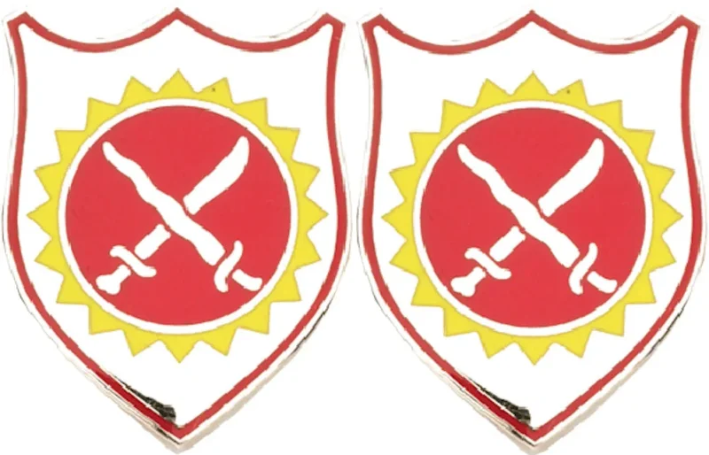 4th field artillery unit insignia pair